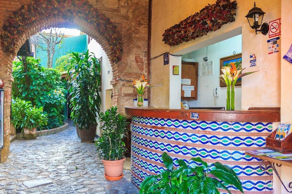 Hotel Casa Del Parque By Ahs Антигуа-Гватемала Экстерьер фото